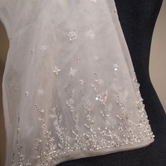 NWT! CLEARANCE! 8 ft long Embroidered Wedding Wrap - Picture 4 of 8